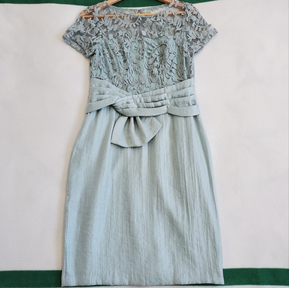 Adrianna Papell Dresses & Skirts - Adrianna Papell Lace Cocktail Green Sheath Dress